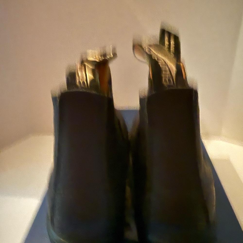 Blundstone Black Chelsea-Style Elastic Sided Boots - Picture 4 of 7